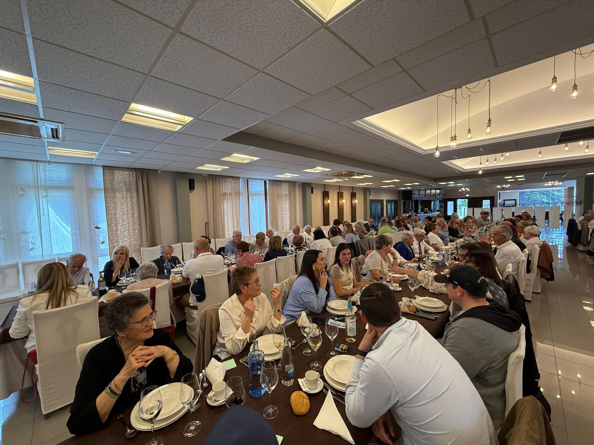 El Hogar del Pensionista de El Berrón celebra su comida anual