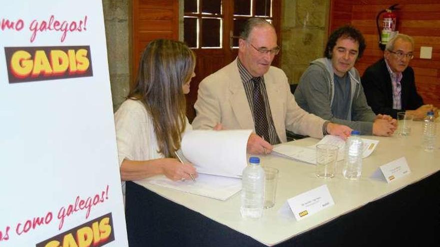 Firma del convenio entre Gadisa y Equiocio, ayer, en Ferrol.