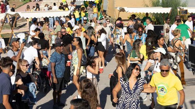 Fiesta organizada por la comunidad brasileña y el Ayuntamiento de Eivissa. | VICENT MARÍ