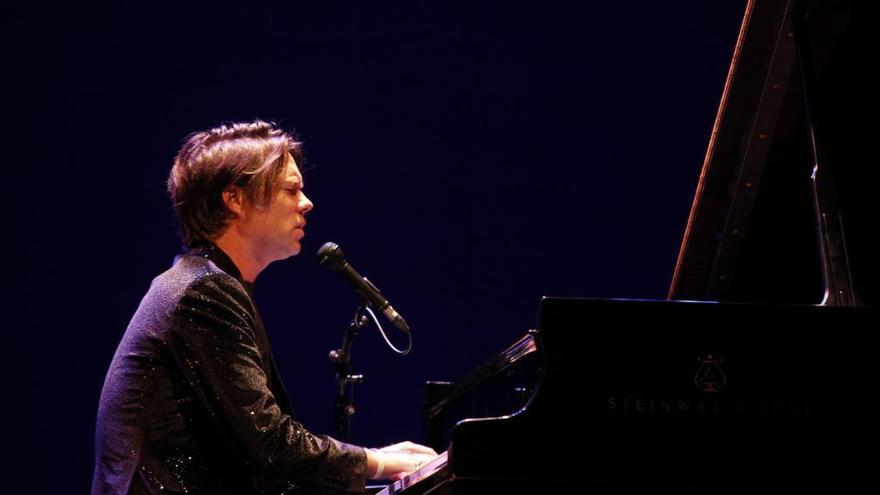 Rufus Wainwright durante su último concierto en Gijón