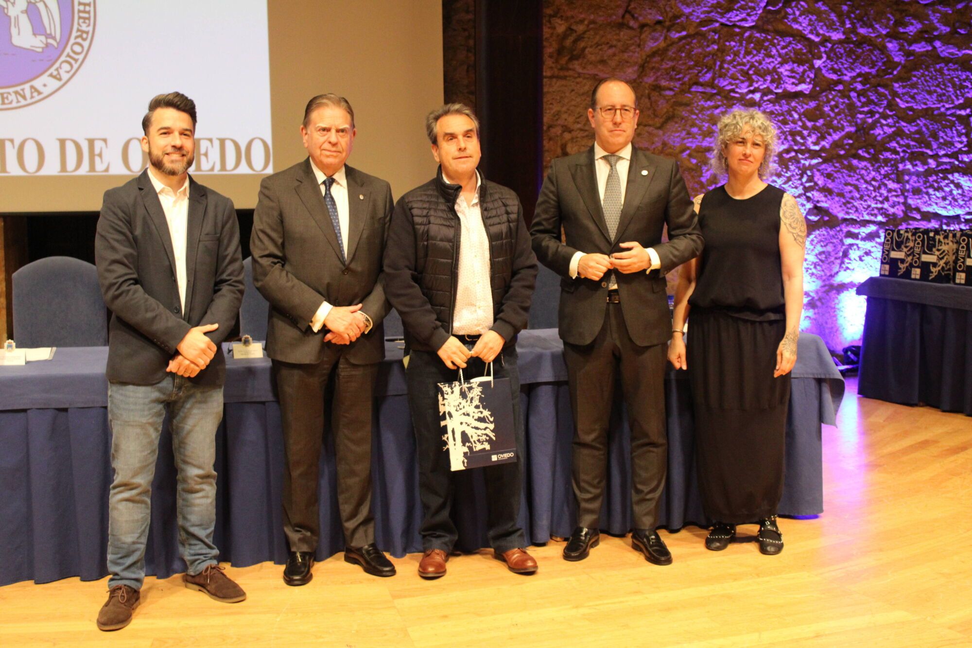 Acto institucional Santa Rita Hora: 11:00 Lugar: Oviedo, Sala de Cámara del Auditorio Príncipe Felipe Descripción: Homenaje a los trabajadores municipales jubilados y a quienes cumplen 25 y 40 años de servicio en el Ayuntamiento.