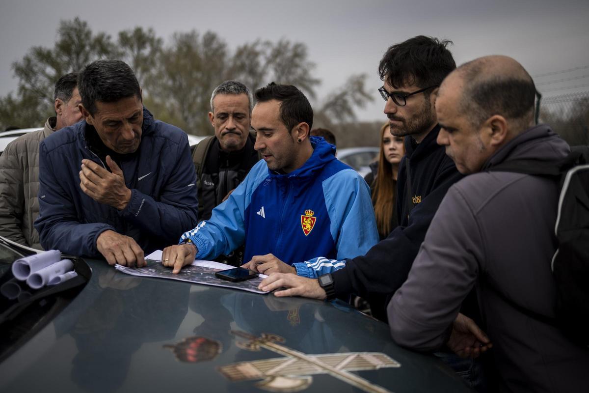 Operativo de búsqueda del joven desaparecido Pablo Cebolla en el río Ebro a su paso por Pina de Ebro, este martes por la mañana.