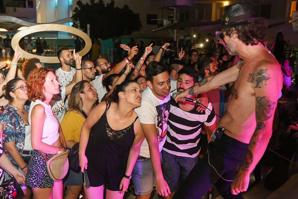 Una hora de desfase con Sidonie en Ibiza