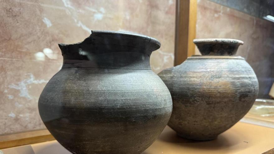 Medellín muestra en una exposición piezas de su pasado orientalizante y urbano