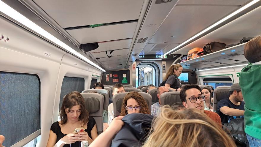 Ni a la tercera fue la vencida: el AVE a Vigo sale con casi una hora de retraso desde Madrid