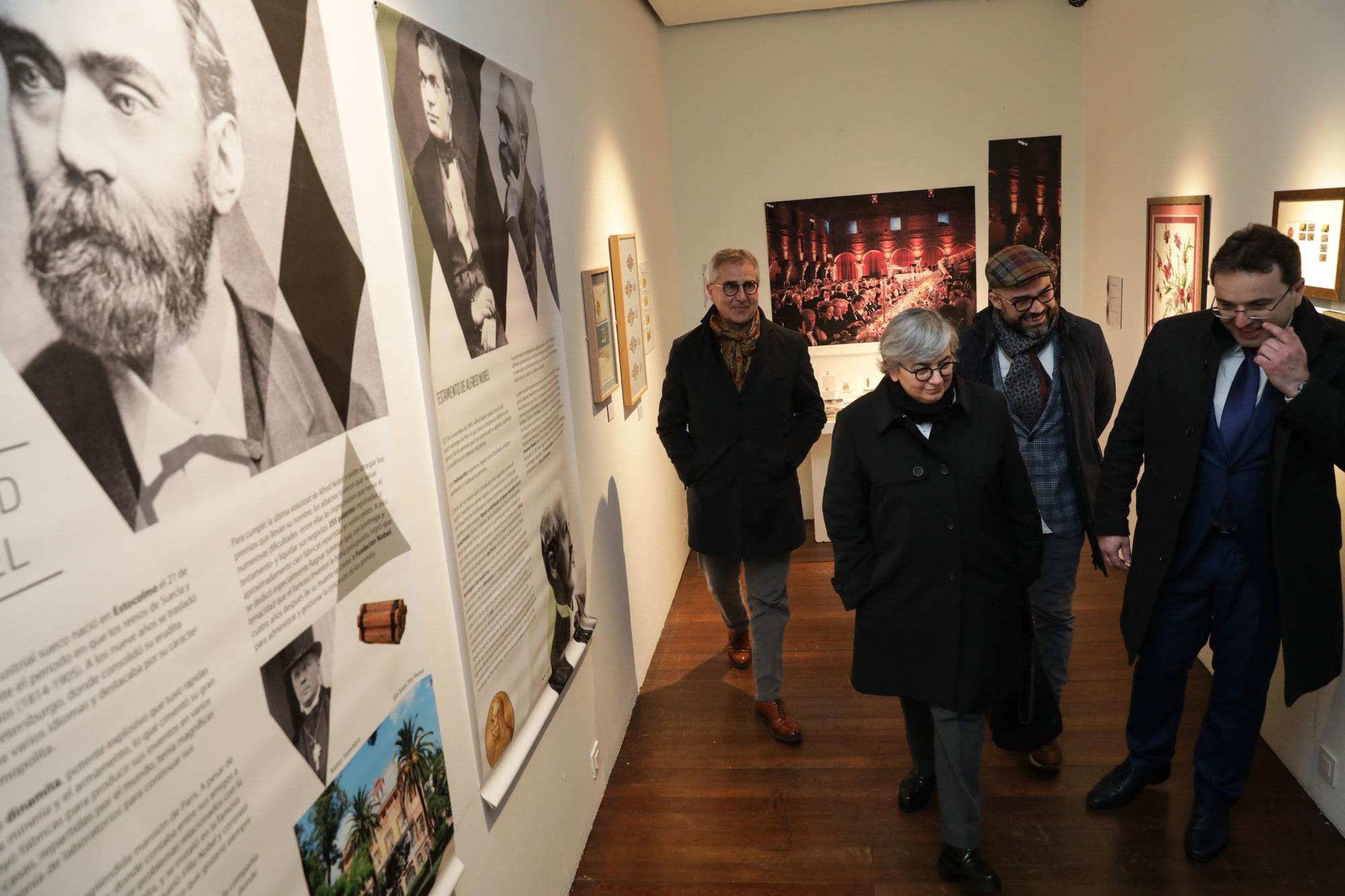 En imágenes: Los nietos de Marie Curie, en Gijón en la inauguración de la muestra Mujeres Nobel