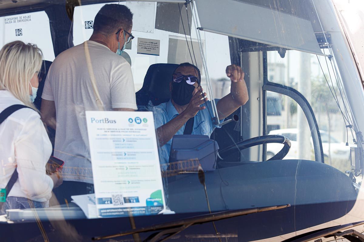 Transporte en Ibiza «Mi madre y yo tuvimos que andar 40 minutos desde es Botafoc»