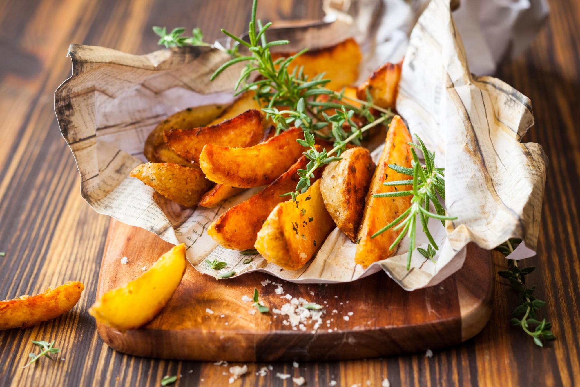 Las patatas fritas, como la mayoría de aperitivos salados, suelen tener gran cantidad de sal.