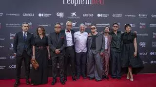 ¡La Gala People in Red es la Met Gala catalana!: con el abrazo de Rozalén y la barriguita de Dulceida