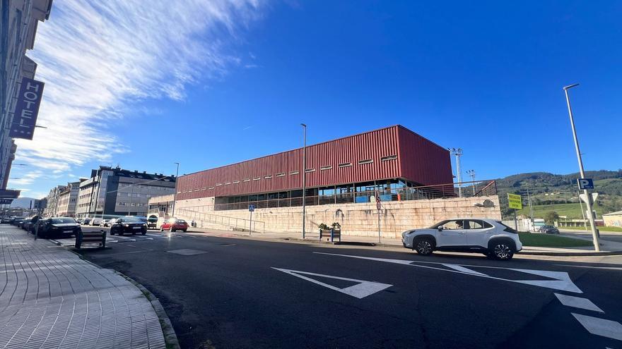 La piscina de Villaviciosa cerrará a finales de este mes para afrontar su gran (y esperada) reforma