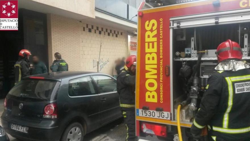 Cuatro heridos y 50 evacuados por un incendio en un piso en Benicarló