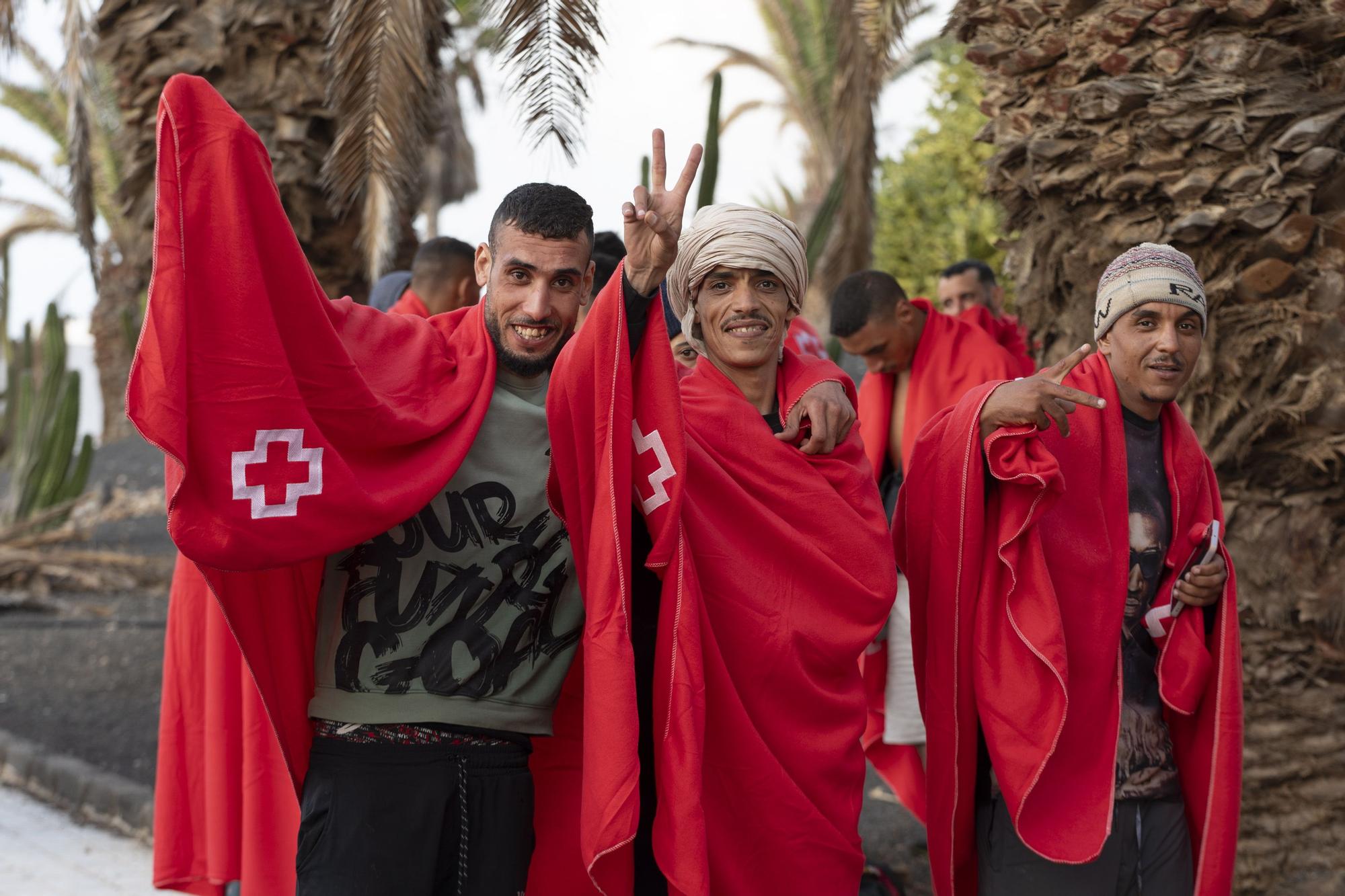 Trasladan a Lanzarote a 165 migrantes de tres pateras