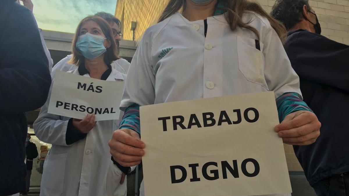 Protesta, esta semana, a las puertas del centro de salud de Ejea