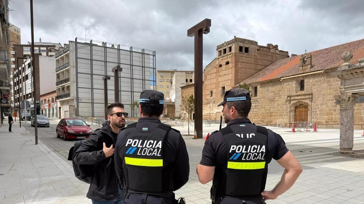 Estado del firme de la plaza de Santa Eulalia, en abril del pasado año.