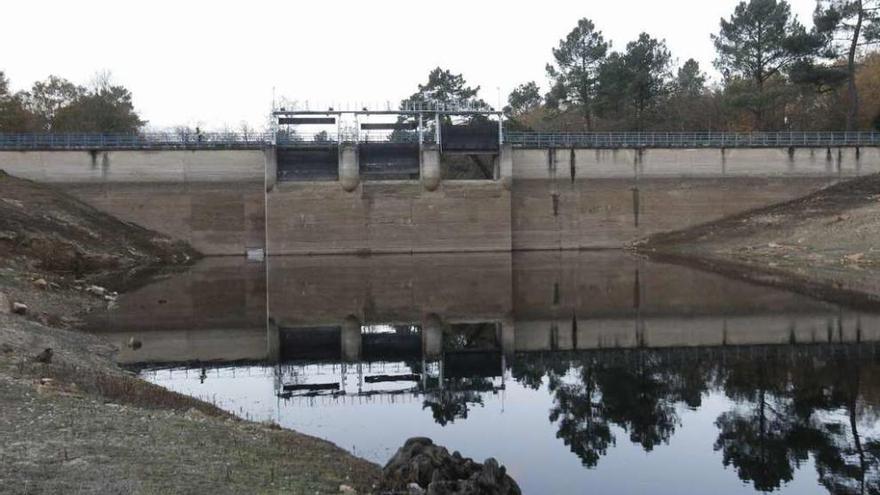 El embalse de Cachamuíña, en mínimos. // Jesús Regal