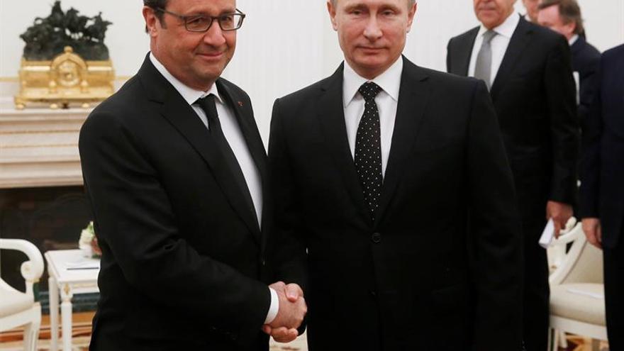 Putin y Hollande abogan por crear una &quot;amplia coalición antiterrorista&quot;