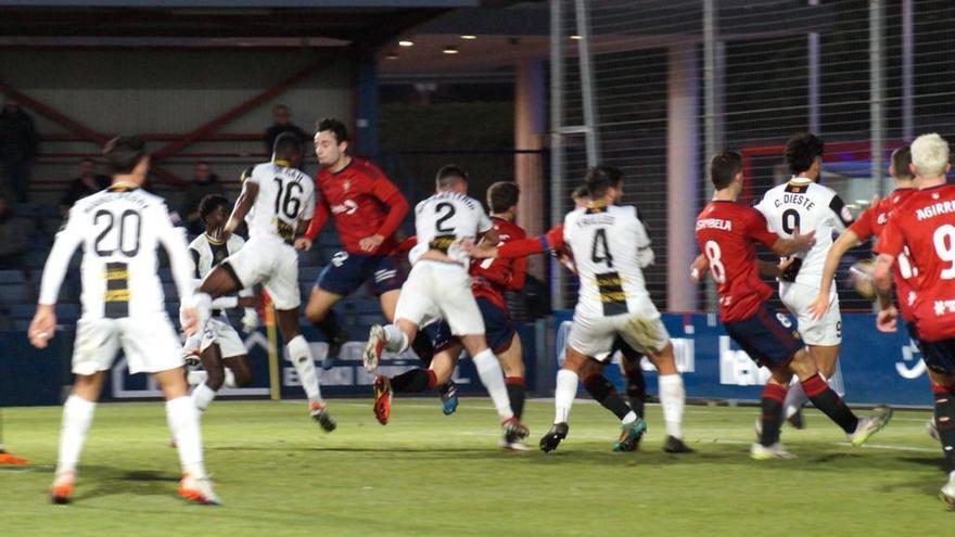 Amoah adelanta al Tarazona en el último partido frente al Osasuna Promesas.