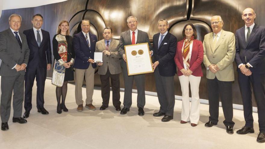 Por la izquierda, Álvaro Alonso, Rafael González, Eva Pando, Félix Baragaño, Fernando Martínez, Antonio Romero, Pedro López Ferrer, Teresa Fernández Marmiesse, José Carlos González y Marcelino Fernández.