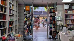 La librería La Garba, en la Barceloneta, cerrada en enero.