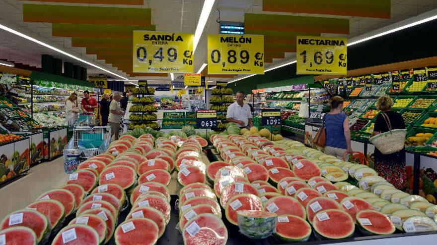 Exterior del supermercado ubicado en Playa Honda.