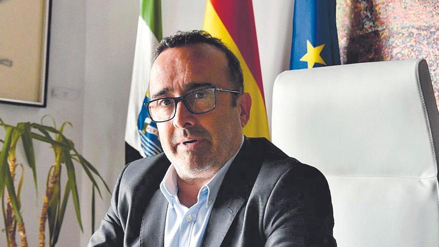 El presidente de la Diputación de Cáceres, Miguel Ángel Morales, en una entrevista con este diario en su despacho