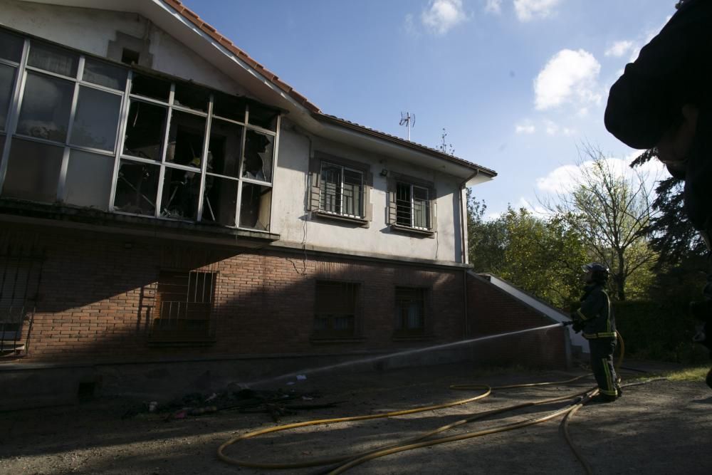 Incendio en un caserón de Jardín de Cantos, en Avilés