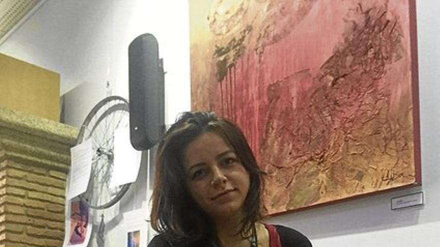 Alba González, pintora emeritense: &quot;El arte es poder expresarte sin tabúes y ningún impedimento&quot;