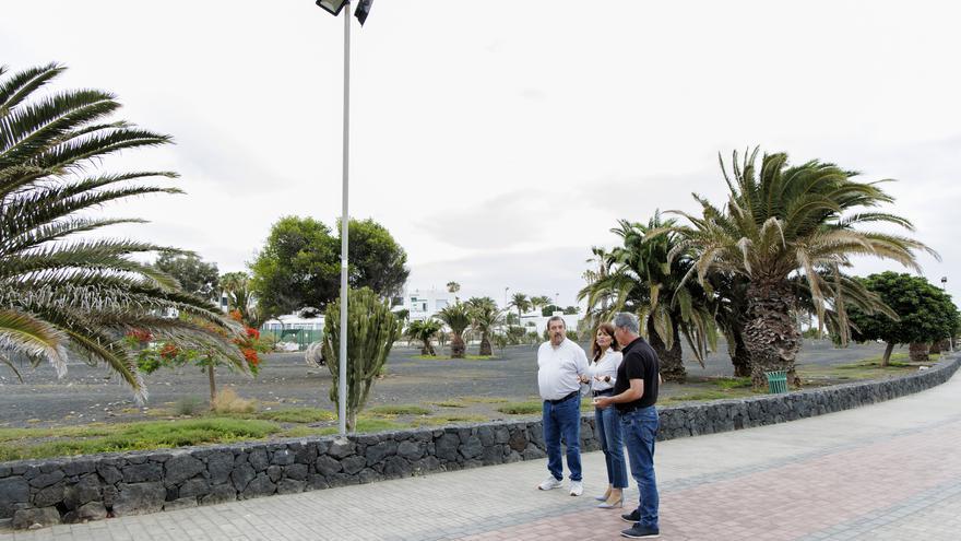 El Cabildo de Lanzarote mejora la eficiencia del alumbrado de la avenida marítima de Costa Teguise