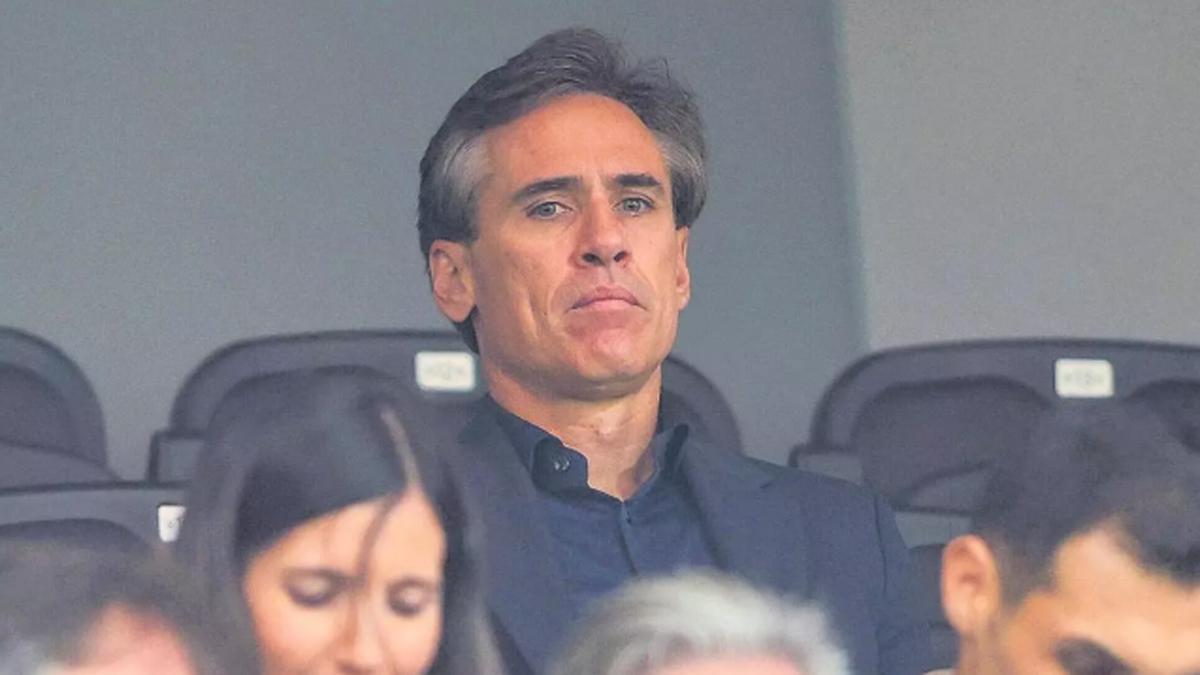Corona, en el palco de Mestalla