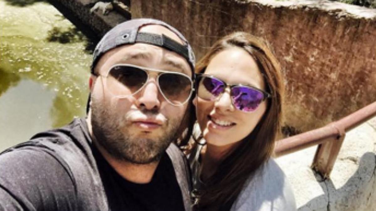 Kiko Rivera y su pareja, Irene Rosales, en una imagen que el DJ ha colgado en su cuenta de Instagram.