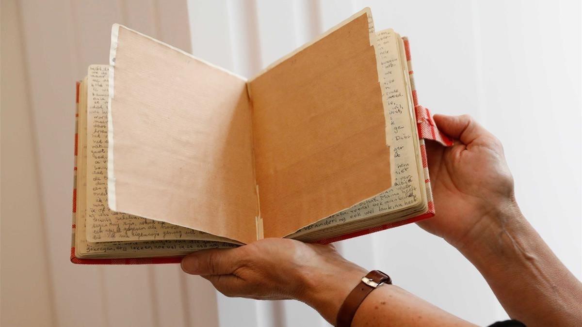 Las dos páginas cubiertas con papel de estraza son mostradas en la Casa Museo de Ana Frank.