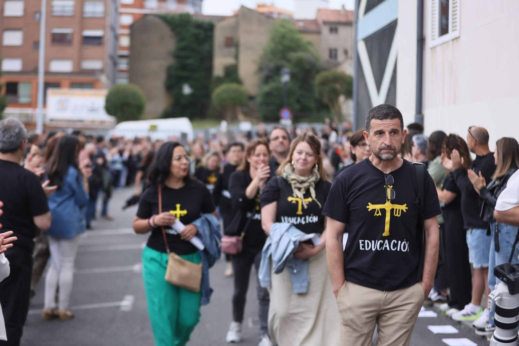EN IMÁGENES: Concentración de directores de colegio de toda Asturias en el IES La Ería de Oviedo