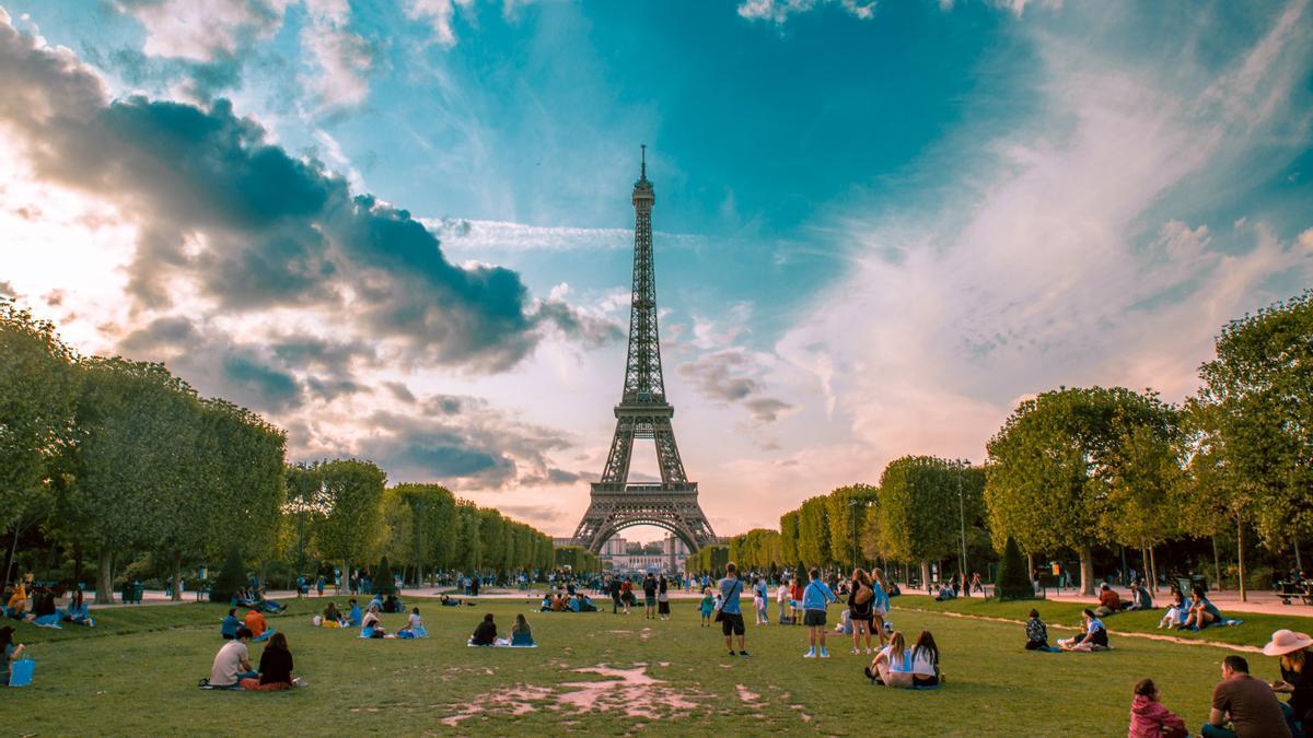 ¡La Torre Eiffel reabre sus puertas! 5 cosas que (seguramente) no sabías del icono parisino