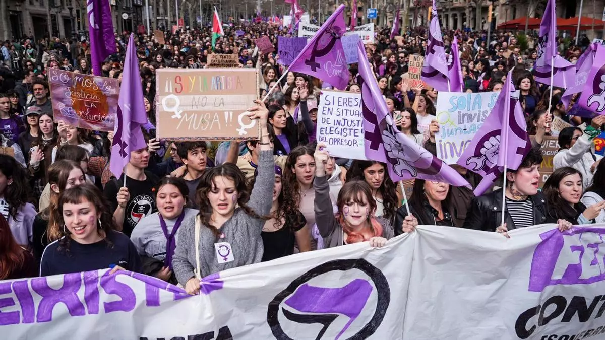 "Logros de madres, herencia de hijas"