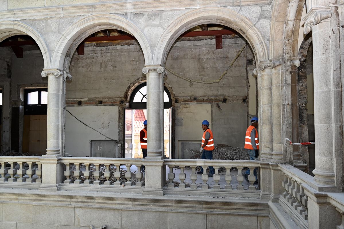 También se quiere dar realce a las arcadas centrales del inmueble que formaban una especie de plaza central.