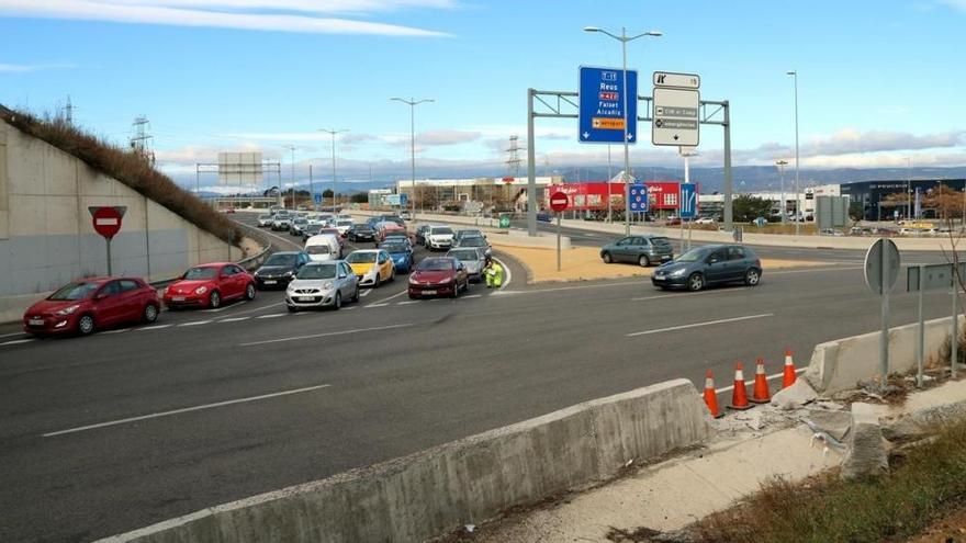 El conductor que mató a dos jóvenes al caer a la A-7 en Tarragona no tiene carnet