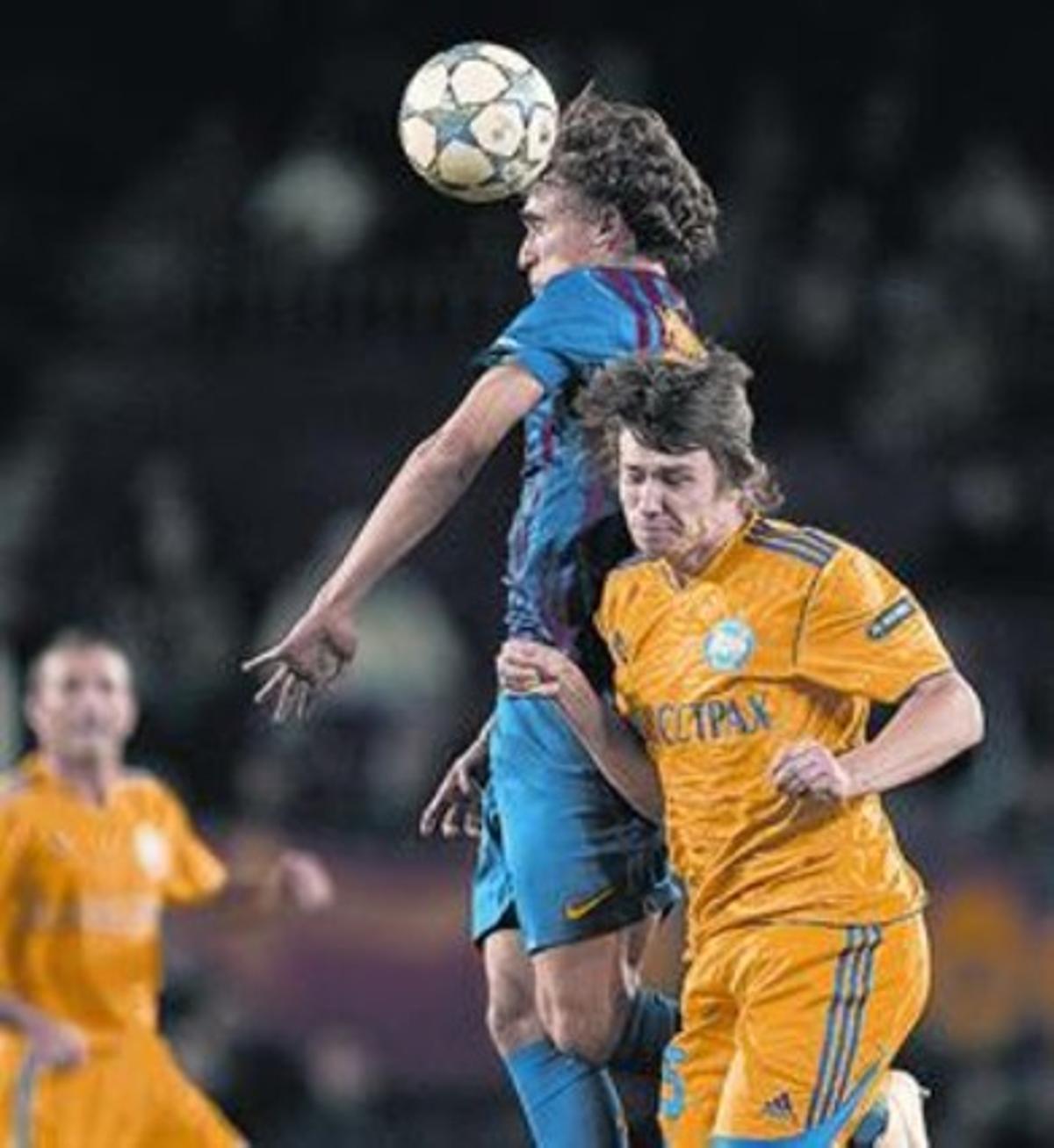 Muniesa s’anticipa a Baga, durant el partit d’ahir a la nit. Muniesa s’anticipa a Baga, durant el partit d’ahir a la nit.