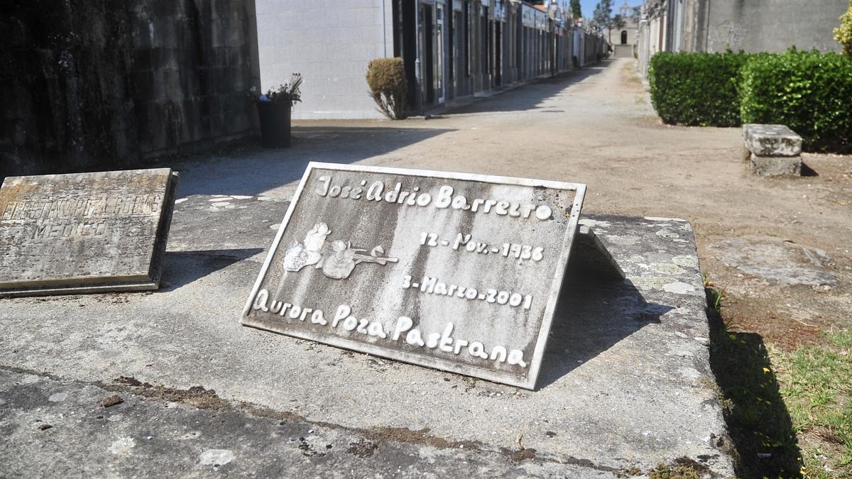 Placa en recuerdo de Aurora Poza Pastrana, víctima de la represión franquista y cuyos restos fueron esparcidos por la ría, siguiendo sus deseos.