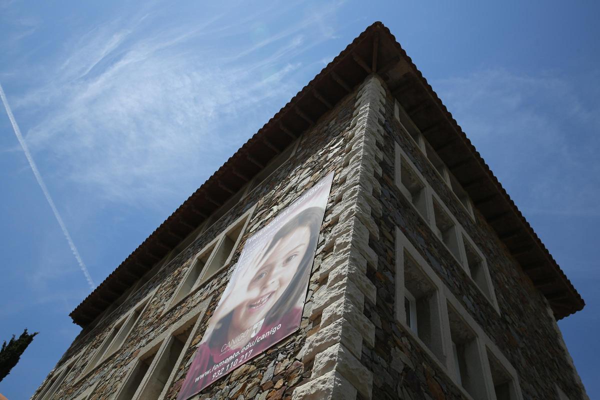 Fachada del colegio Canigó, en Barcelona.