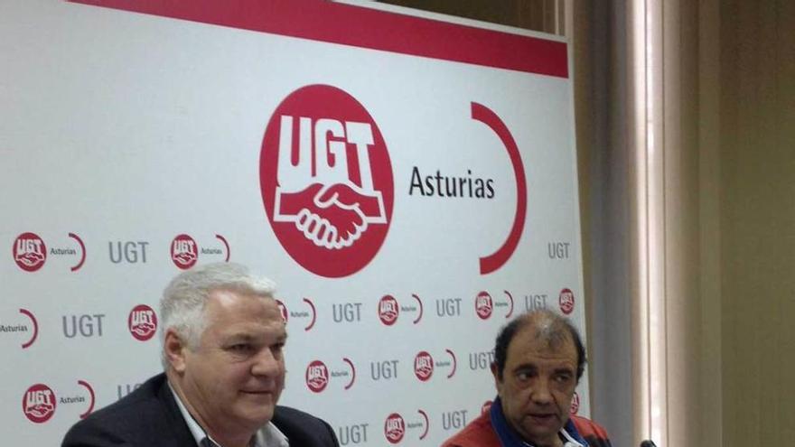 Luis Ángel Ardura, secretario de acción sindical de UGT de Asturias, y Luis Ángel Campomanes, secretario de administración local, en Oviedo.