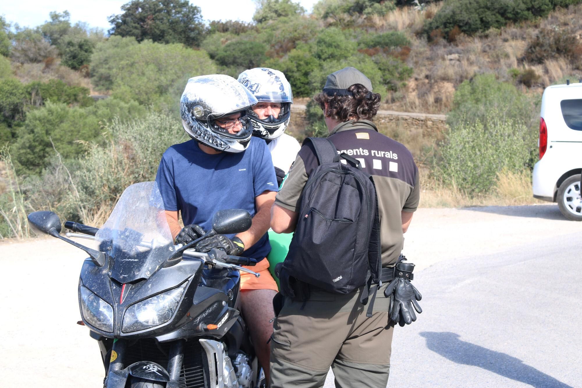 Un agent rural atura una parella que es dirigia cap al Cap de Creus
