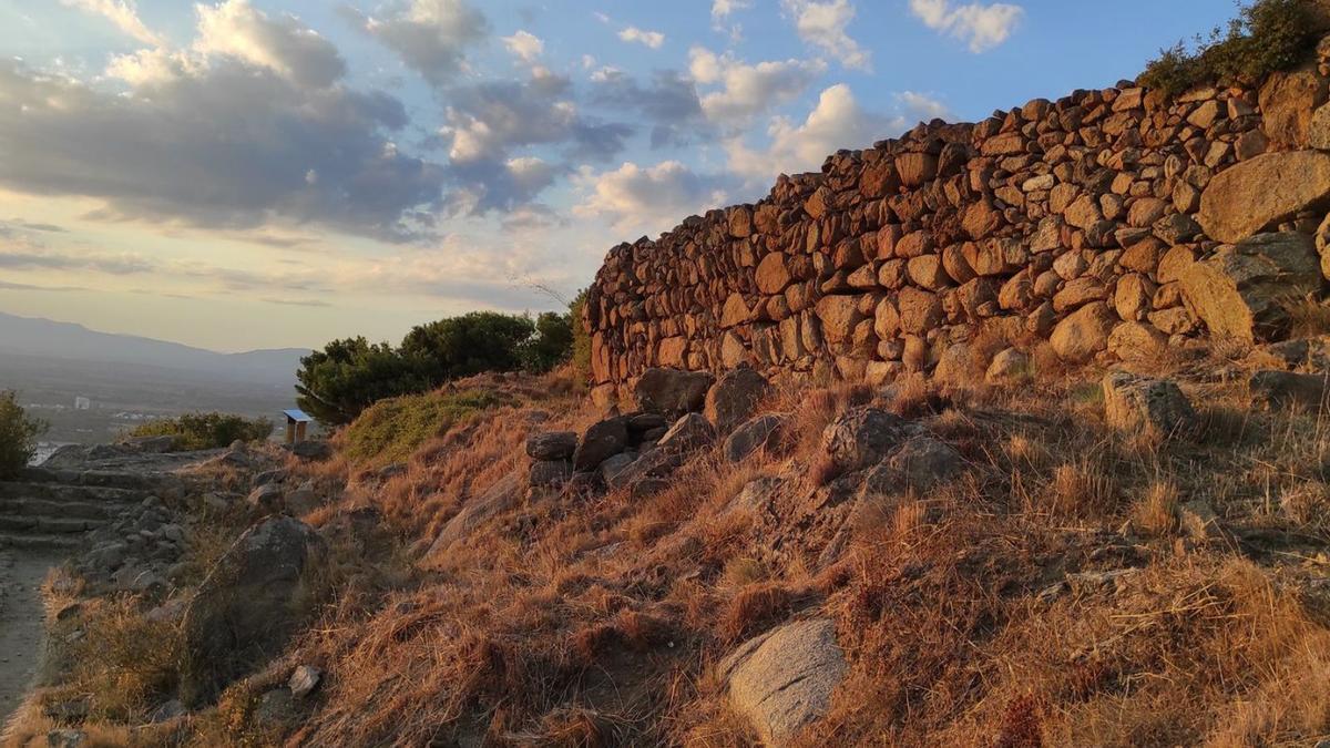 El Castrum Visigòtic està declarat Bé Cultural d’Interès Nacional i data d’entre els anys 650 i 700