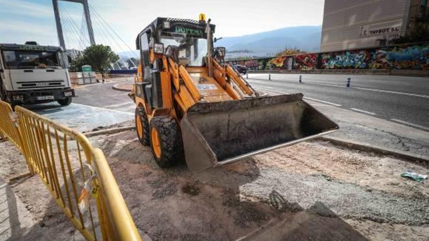 Imagen de las obras que se están llevando a cabo en los accesos al puente.