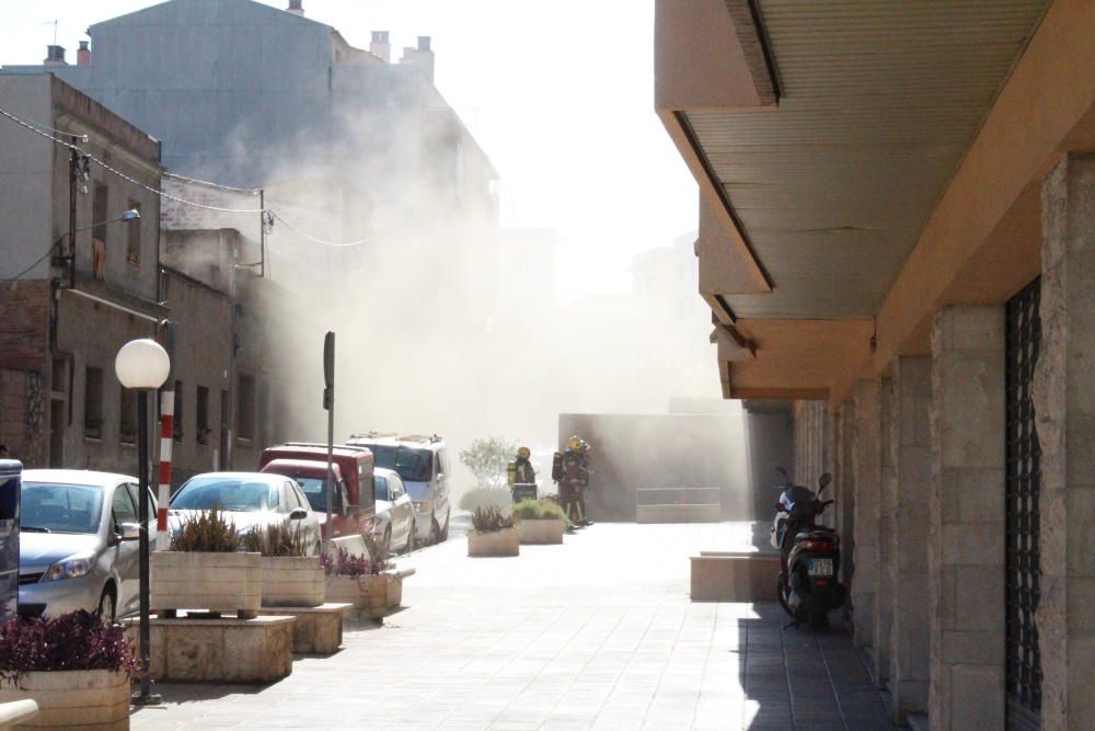 Incendi a l''avinguda Salvador Dalí de Figueres