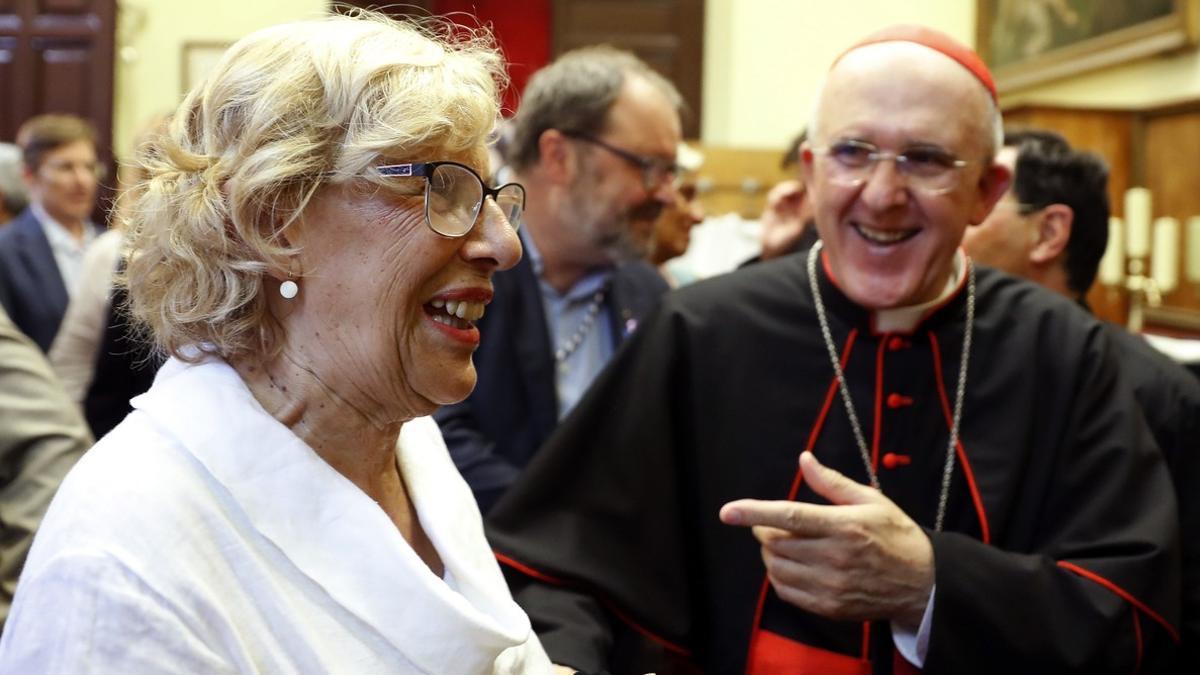 Manuela Carmena en la misa en honor a la Virgen de la Paloma