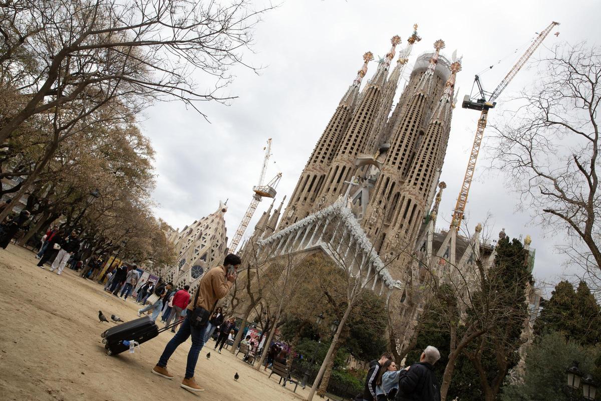 Los turistas llenan Barcelona pese al mal tiempo