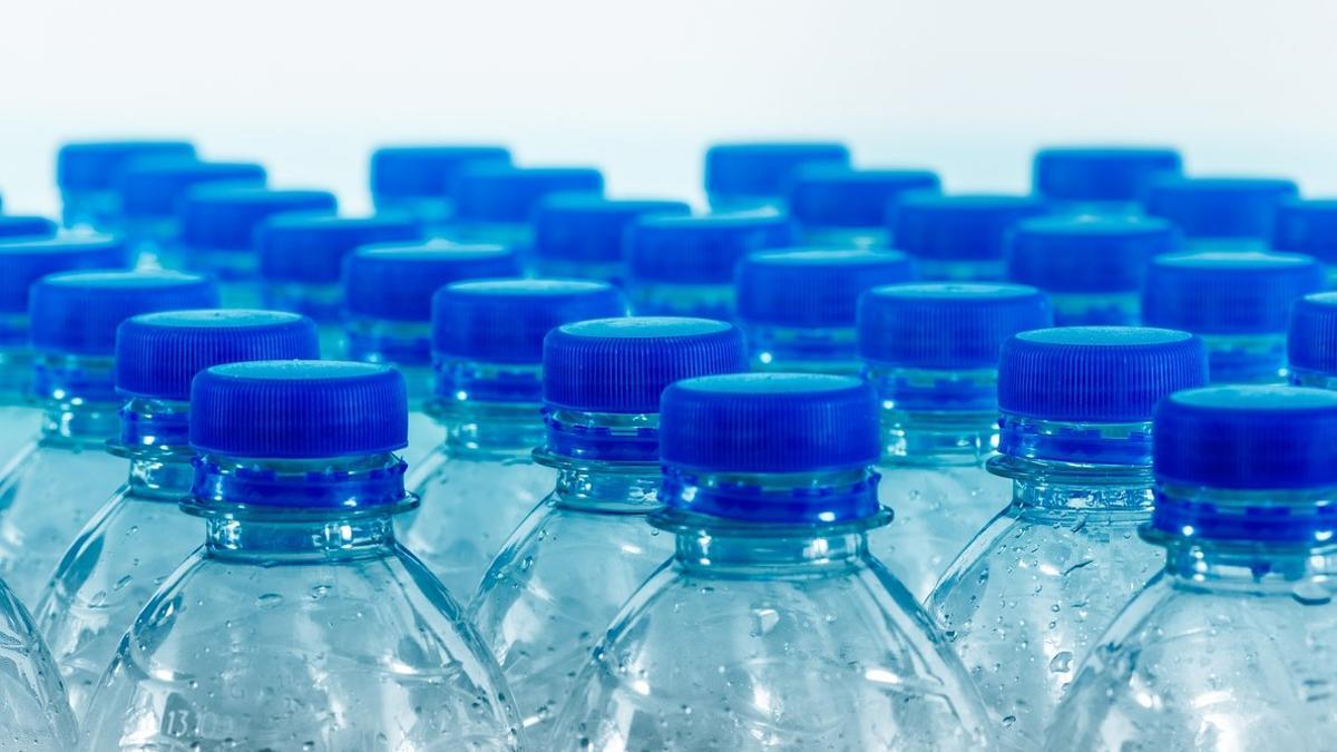 agua botellas plástico