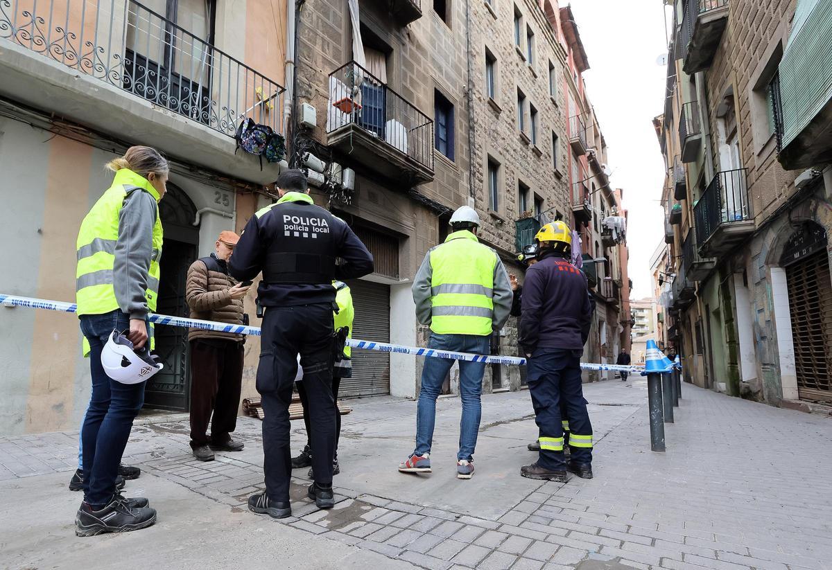 El dia després de l'incendi d'un habitatge del carrer Santa Llúcia de Manresa
