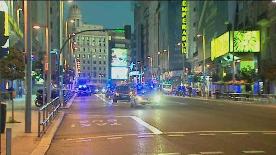 Un vehículo sospechoso obliga a cortar parte de la Gran Vía