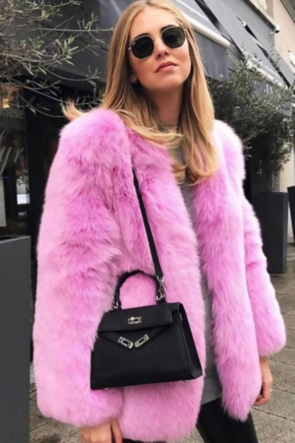 Chiara Ferragni con abrigo de pelo rosa de Twenty Fall